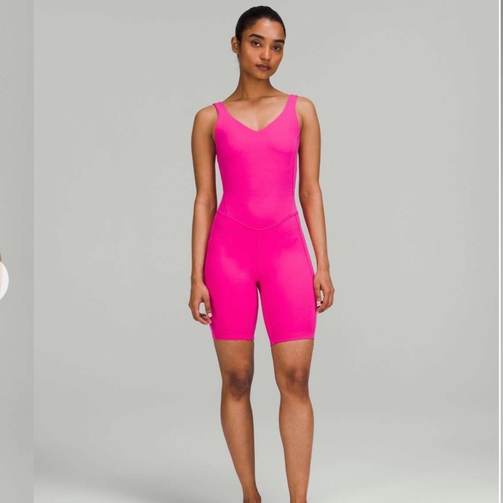 Lululemon Align Onesie 8"
Sonic Pink size 4